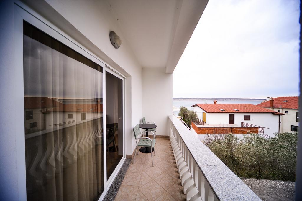 Apartments Dalmacija Starigrad Paklenica Rum bild