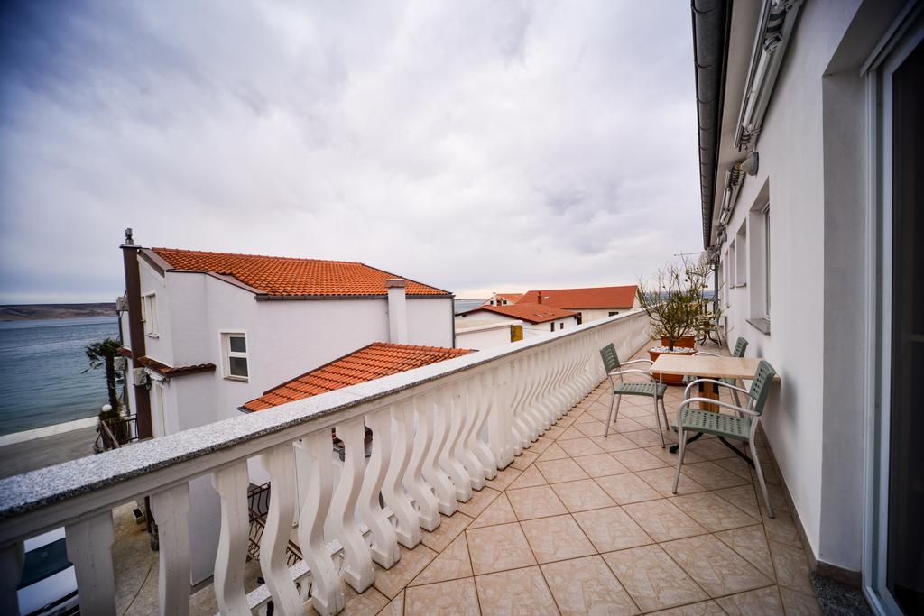 Apartments Dalmacija Starigrad Paklenica Rum bild