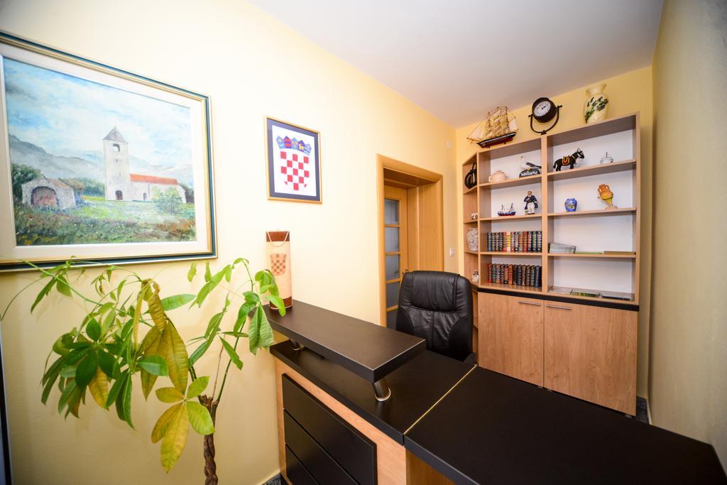 Apartments Dalmacija Starigrad Paklenica Exteriör bild